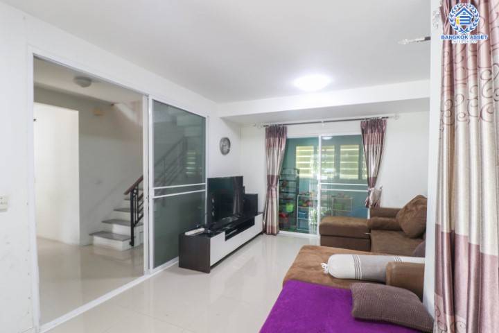 *****บ้านแฝดมือสองย่านนนทบุรี ม.โฮมเพลส วงแหวน-รัตนาธิเบศร์ หลังมุม! เนื้อที่กว้างขวางมากถึง 43.10 ตร.ว. ฟังก์ชัน 3 ห้องนอน 2 ห้องน้ำ ที่จอดรถ 2 คัน ต่อเติมครบ พร้อมเข้าอยู่ ตั้งอยู่บนทำเลแห่งการเดินทาง ใกล้รถไฟฟ้าสายสีม่วง "สถานีคลองบางไผ่" และจุดขึ้นทางด่วน "กาญจนาภิเษก"